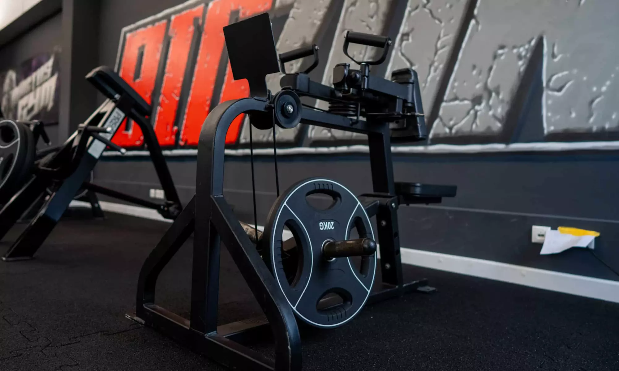 Premium-Fitness im Invictus Gym inkl. Solarium & Getränke-Flatrate