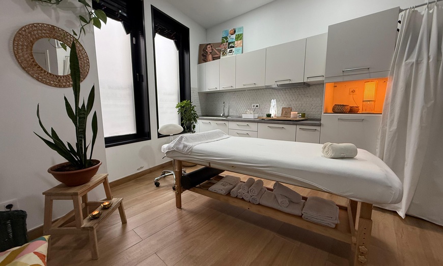 Image 6: Terapia de Reiki con masaje relajante en espalda 20 minutos 