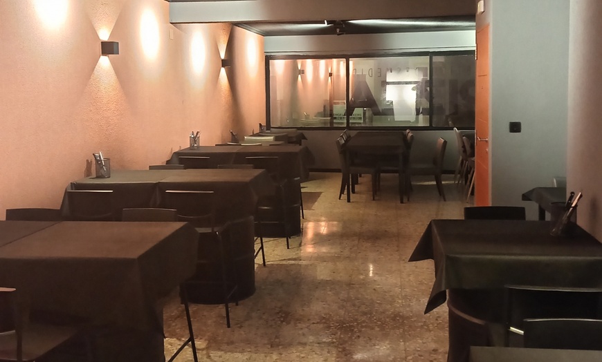 Image 5: 2 o 4 pizzas para llevar o consumir en el local, con opción a bebidas