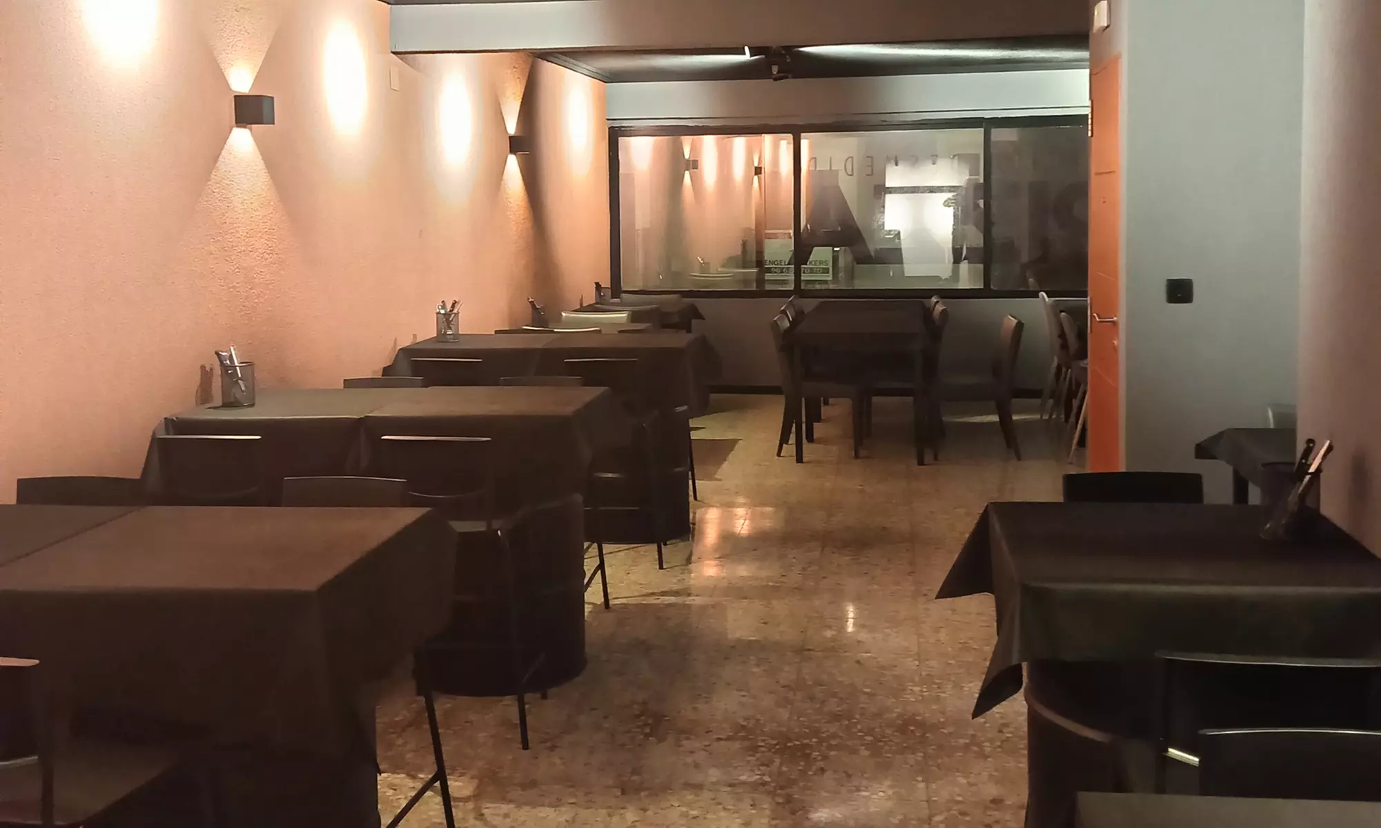 2 o 4 pizzas para llevar o consumir en el local, con opción a bebidas