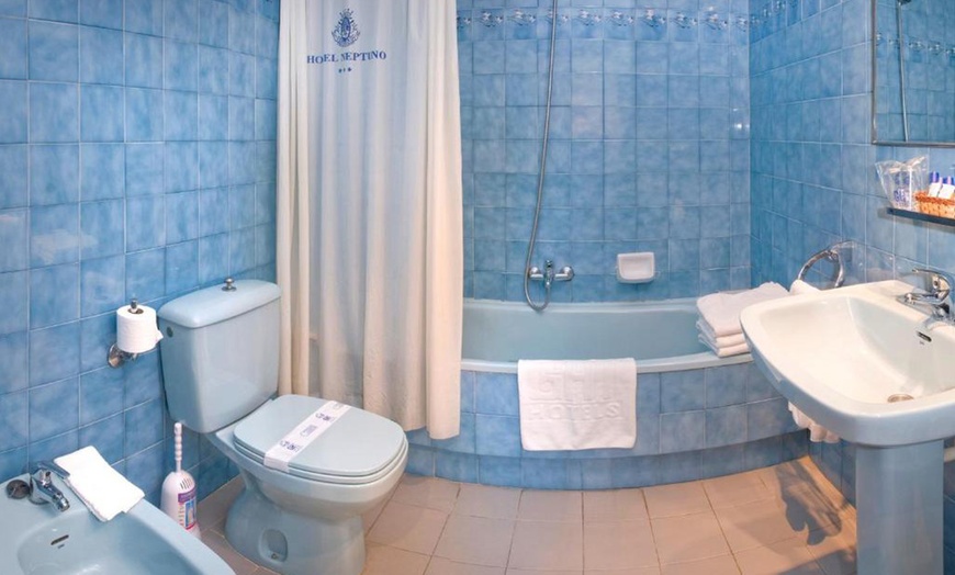 Image 5: Tossa de Mar : chambre double en demi-pension