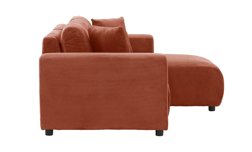 Image 33: Canapé d'angle réversible 3 places "Jambi" de Kocoon en velours côtelé
