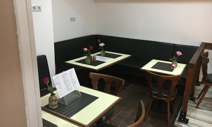 Image 3: Pizza oder Pasta nach Wahl, optional mit Salat für 2 oder 4 Personen