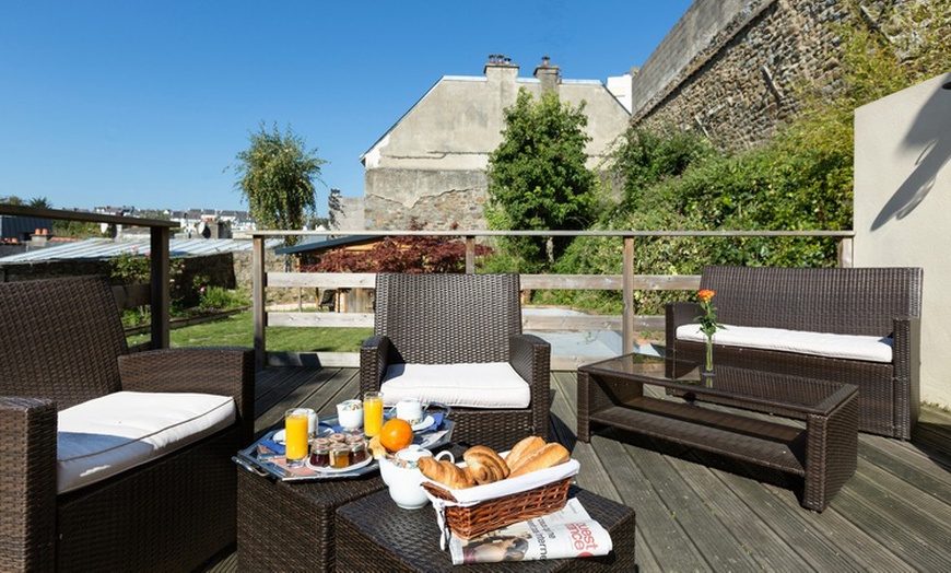 Image 6: Saint-Brieuc : chambre double confort avec pdj, apéritif et dîner