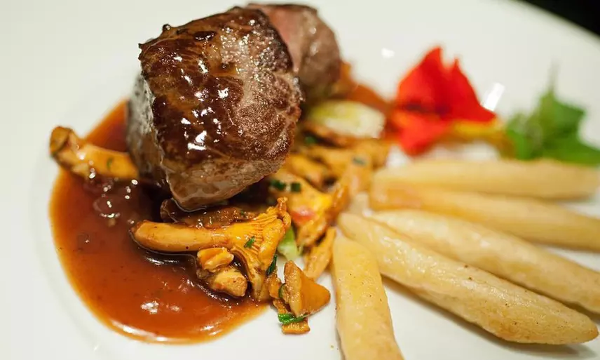 In 3-5 Gängen: Candlelight-Dinner für 2 Personen mit je 1 Aperitif