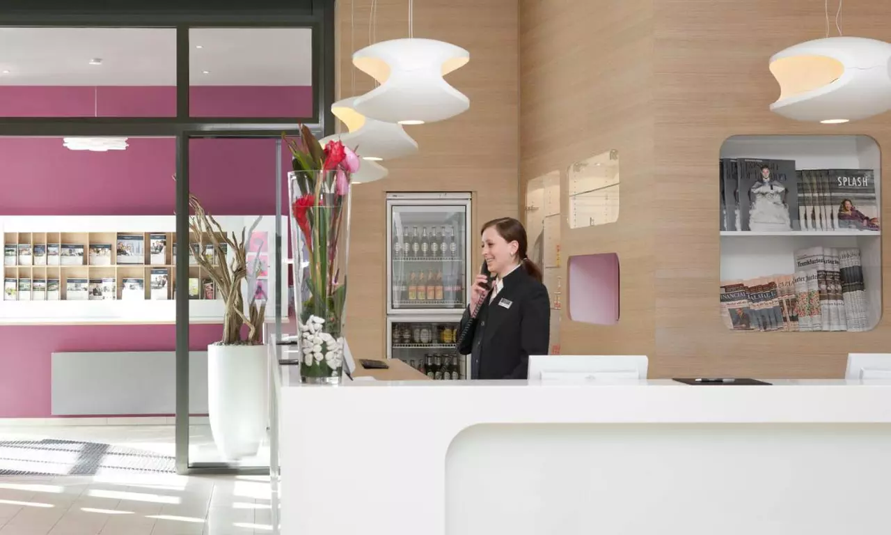 Frankfurt: 2 Nights With Breakfast, Optional 3-Course Meal