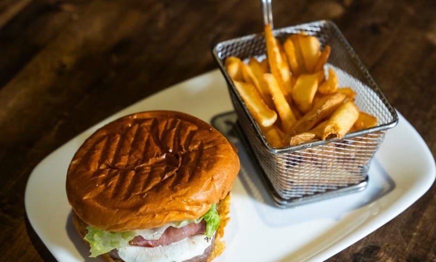 Image 20: Menú con hamburguesa o entrecot en tres ubicaciones a elegir