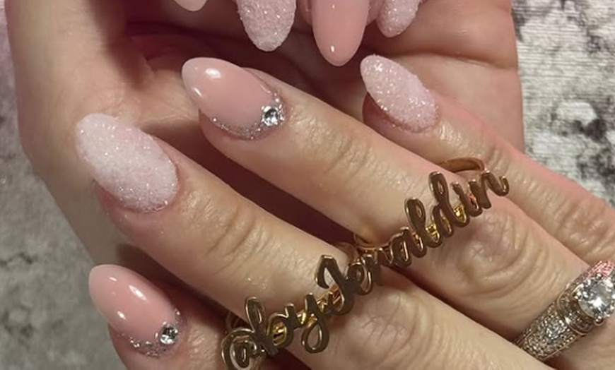 Image 3: 1 o 3 sesiones de manicura y/o pedicura para 1 persona