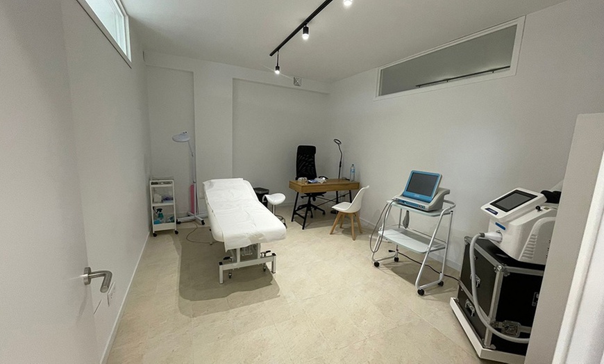 Image 4: 1 o 3 sesiones de bioestimulación capilar con mesoterapia para 1