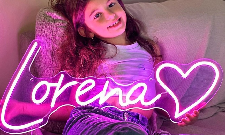 Image 10: Jouw tekst, jouw kleur, jouw vibe: gepersonaliseerde neon-verlichting