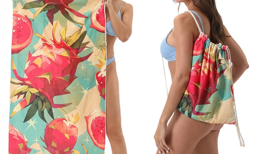 Image 7: 2-in-1 Convertible Beach Towel Backpack