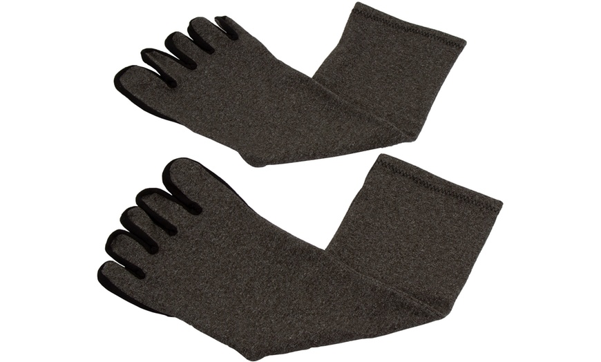 Image 6: Pro 11 Wellbeing Arthritis Gloves and Socks