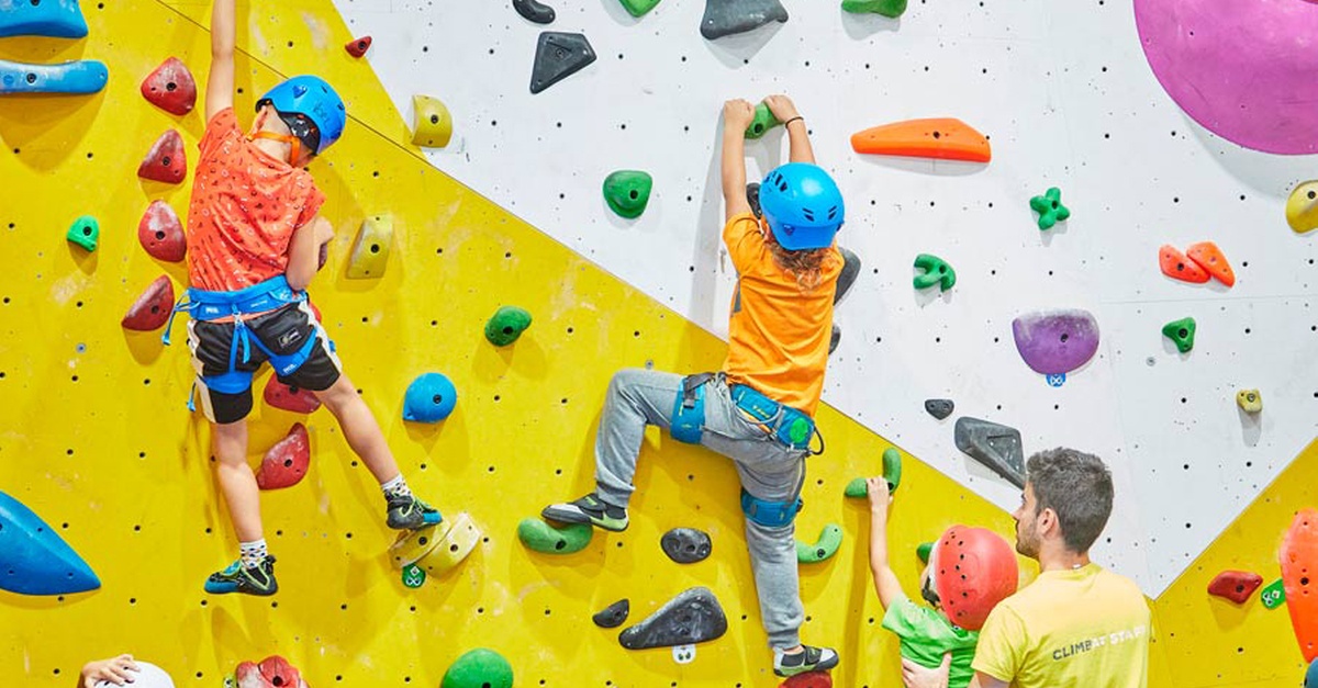 Sesión de escalada en interiores para niños y adultos en Avilés