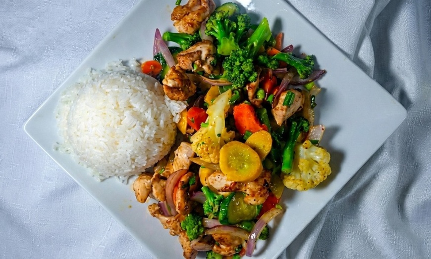 Image 6: Up to $50 to spend on food and drinks at El Pollo Inka Hermosa Beach