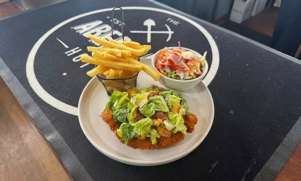 Complete Dinner with Mains & Drinks: Perfect for Groups & Celebrations