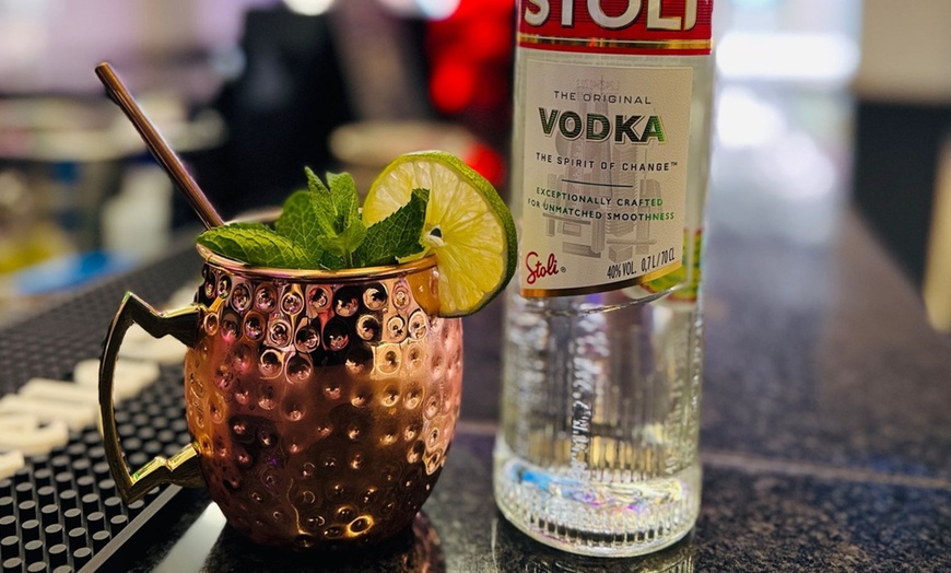 Image 6: Degustación de raciones, cócteles y bebidas para 2 o 4 personas 