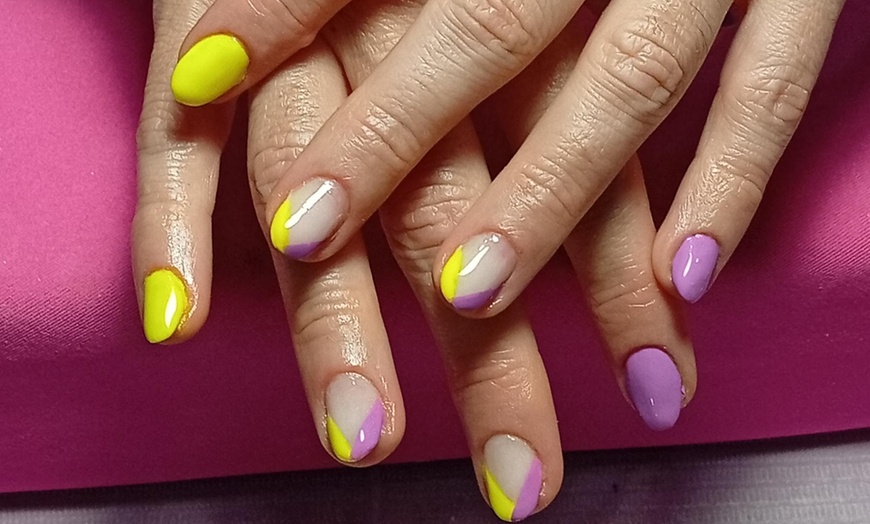 Image 3: 2 sesiones de manicura pedicura o manipedicura normal o semipermanente