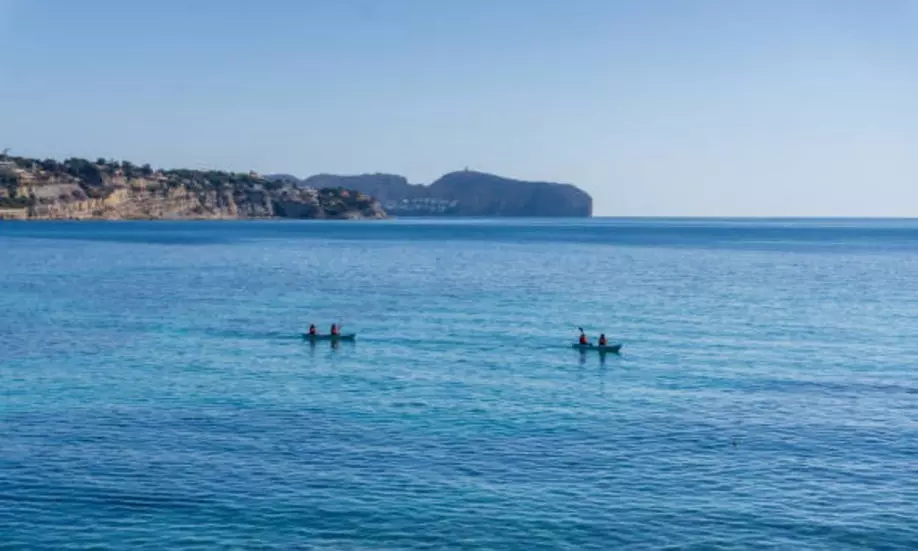 Alquiler de kayak o paddle surf durante 2 h para 1 o 2 personas