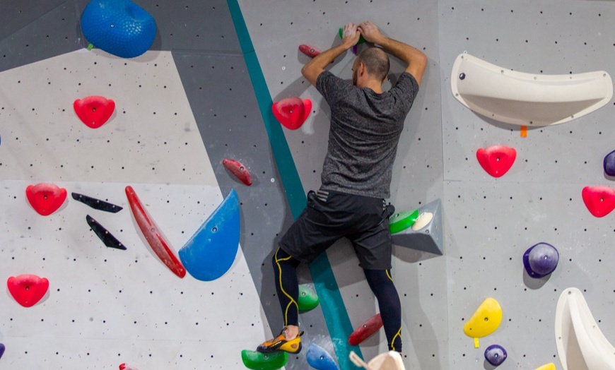 Image 5: Enjoy a Adult or Student Casual Climbing Entry for 1, 2, 4 or 8 People
