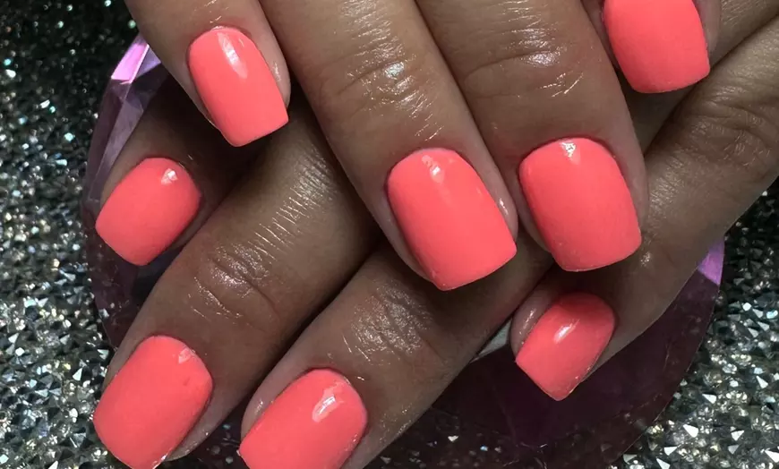 Image 5: Cejas con hilo y esmaltado o lifting de pestañas con esmaltado