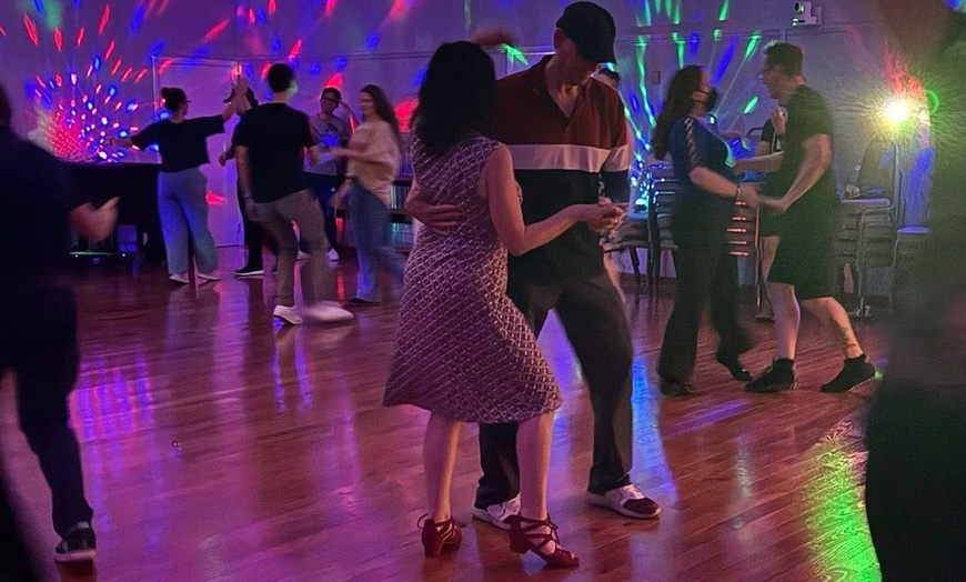 Image 1: 1-Month West Coast Swing Progressive Dance Class