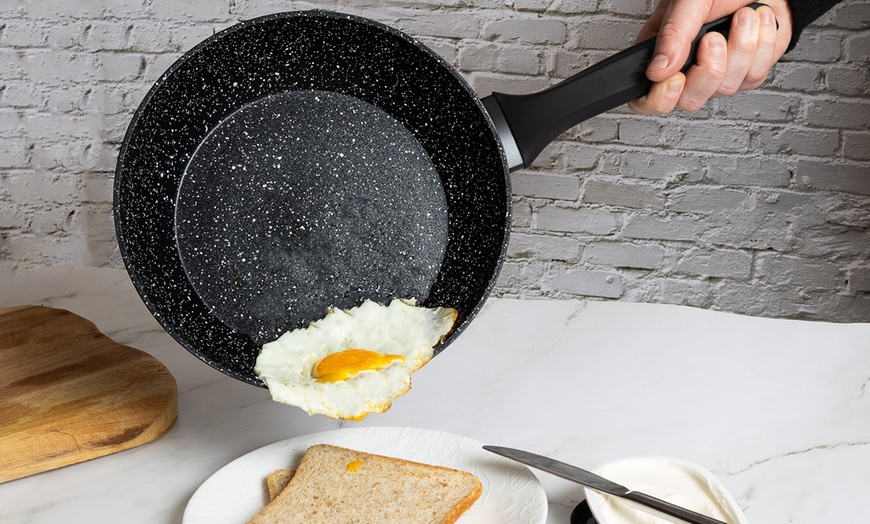 Image 5: Juego de 3 sartenes con revestimiento de mármol, de RoyaltyLine