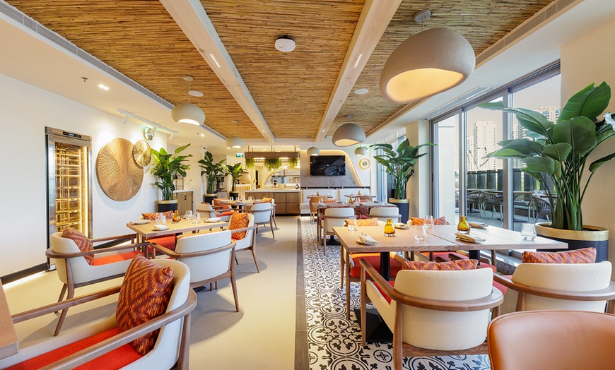 Image 5: Breakfast Buffet with Drinks with or without Pool Access 