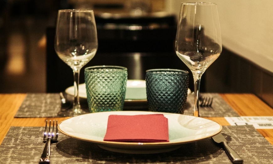 Image 3: Menú degustación de estilo fusión para 2 o 4 personas 