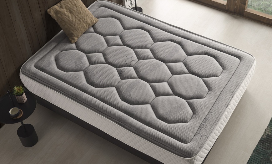 Image 2: NaturGraphene Visco Memory Foam 28cm Mattress