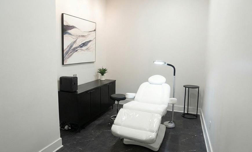Image 2: 3 Laser Hair Removal Sessions on One Small, Medium or Large Area