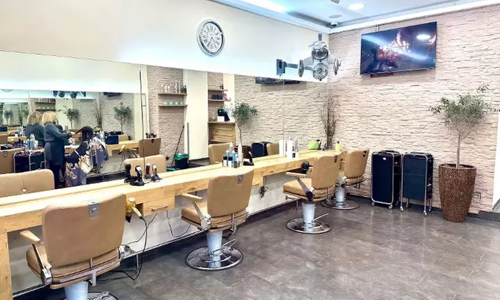 Waschen, Schneiden, Föhnen bzw. Styling & Haar-Kur für Damen & Herren