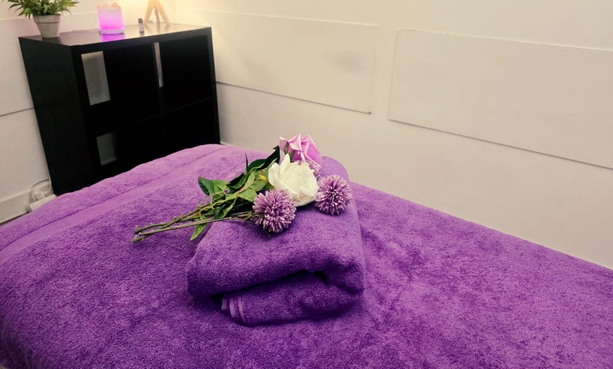 Image 3: ¡Libera tensiones! Masaje a elegir de 50 o 90 minutos para 1 persona