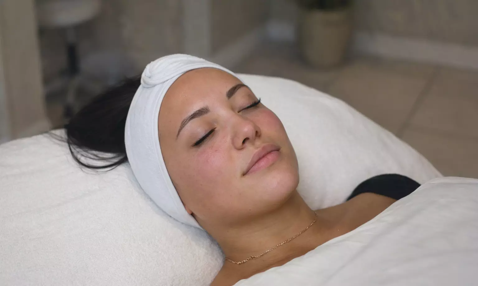 Nettoyage profond ou relaxation raffermissante chez Almara Skin