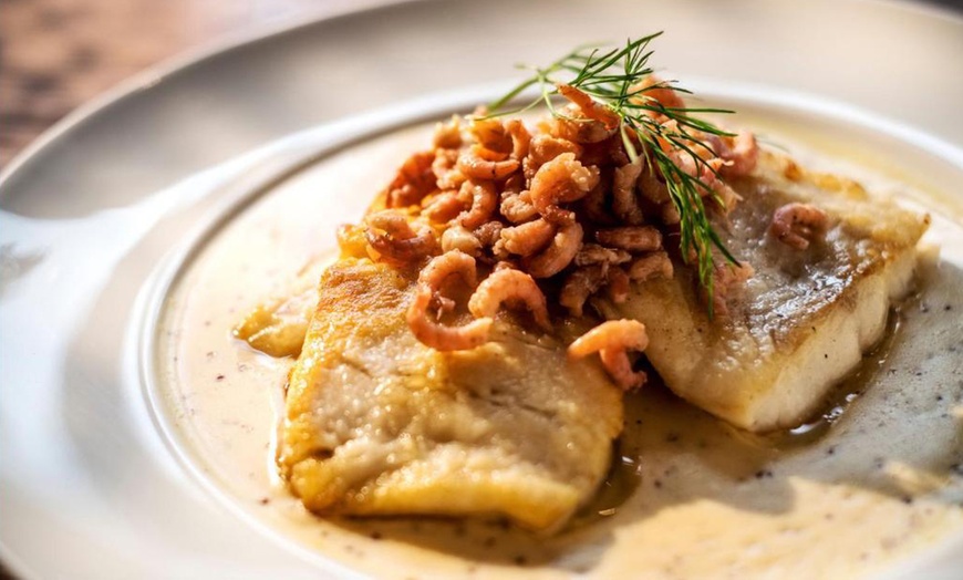 Image 9: Büsum: 2 oder 3 Nächte inkl. Frühstück, 1x 2-Gänge-Menü & Schwimmbad