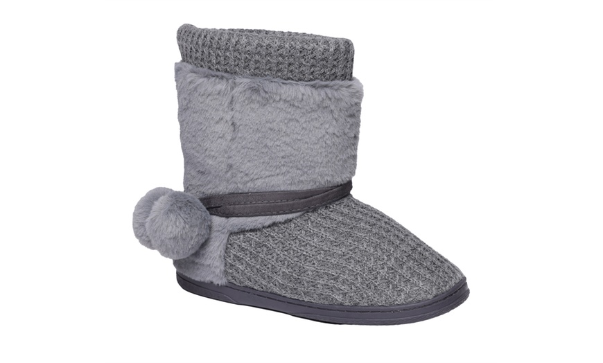 Image 8: Knitted Bootie Slippers