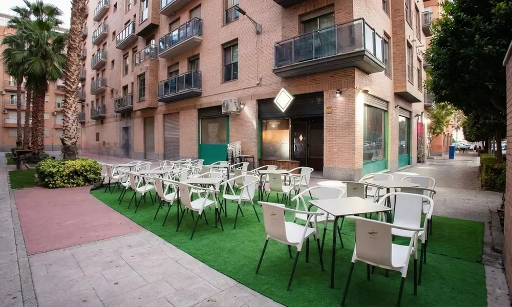 Menú de hamburguesa con patatas, postre y bebida para 2 o 4 personas