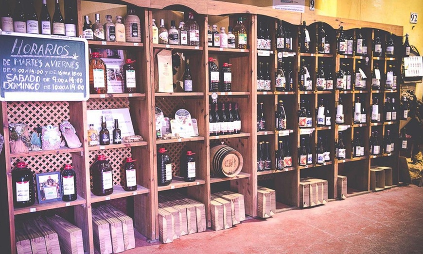 Image 16: Visita a bodega con cata de 3 vinos y aperitivos para hasta 6 personas