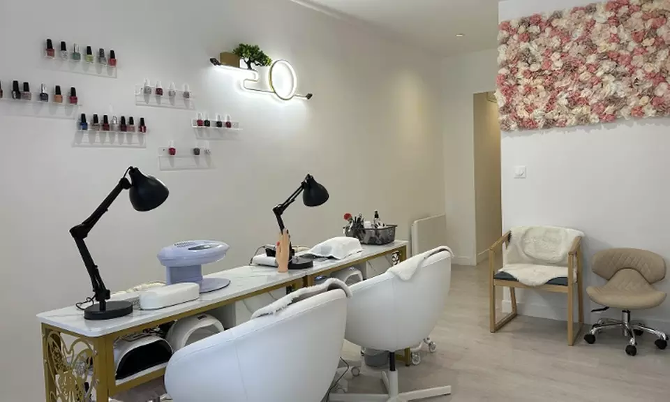 Beauté des mains, pieds en option, avec pose de vernis semi-permanent (jusqu'à 56% de remise) - Primary Image