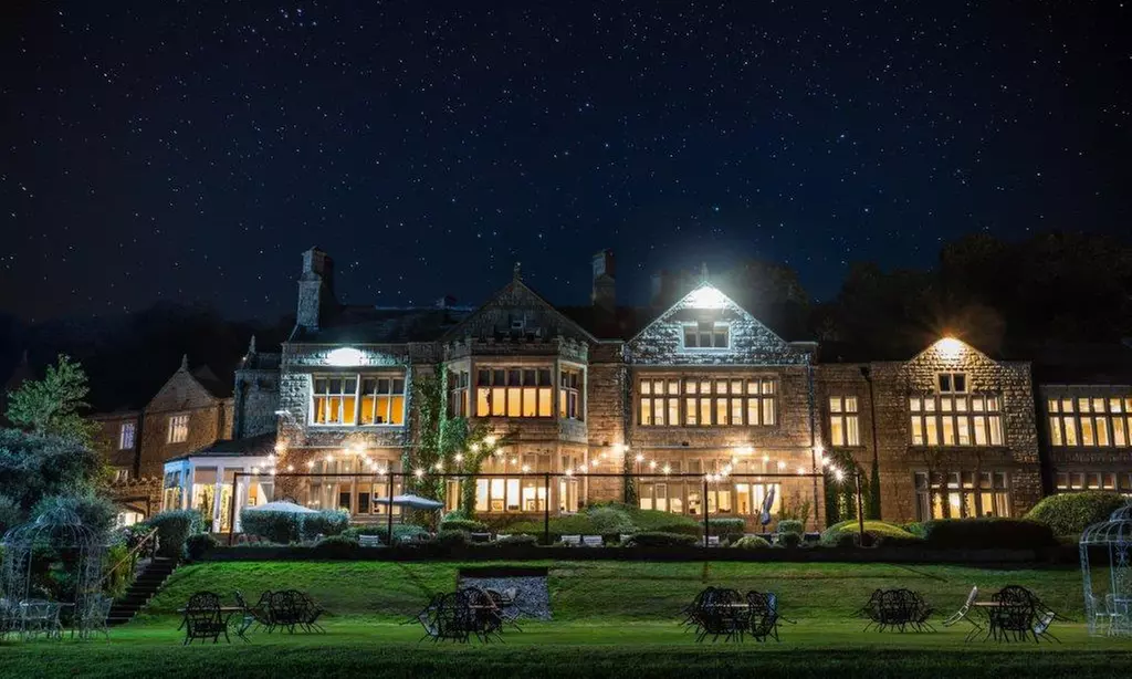 West Yorkshire: 4* Standard Double or Twin Room with Breakfast & Wi-Fi