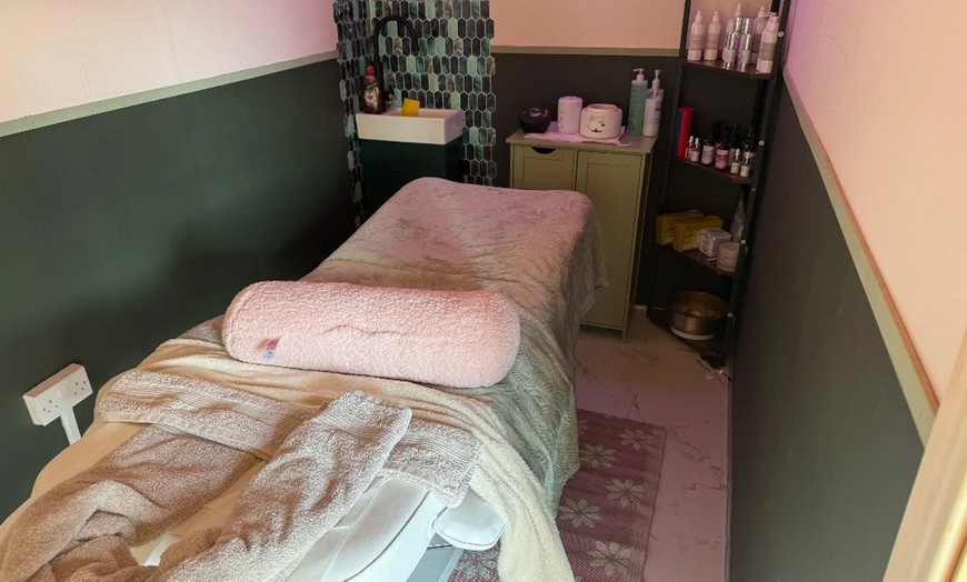 Image 7: Unwind w/ 30 Min Mini Facial, Massage, 60 or 90 Minute Pamper Package