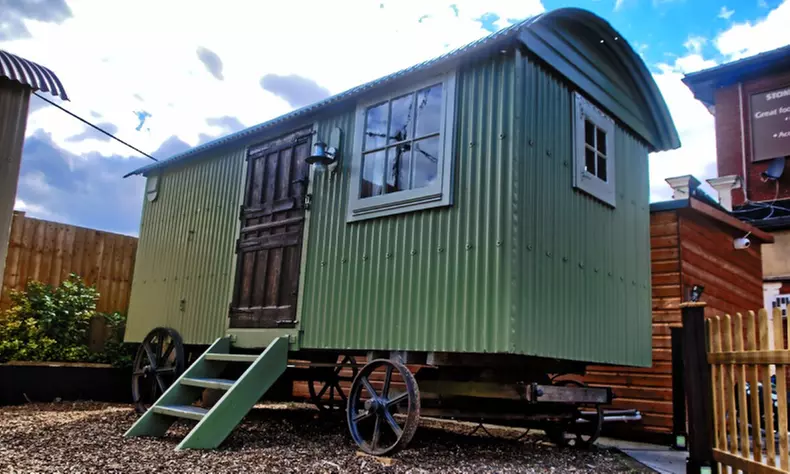 Wiltshire Shepherd Hut: 2 Nights with Late Checkout
