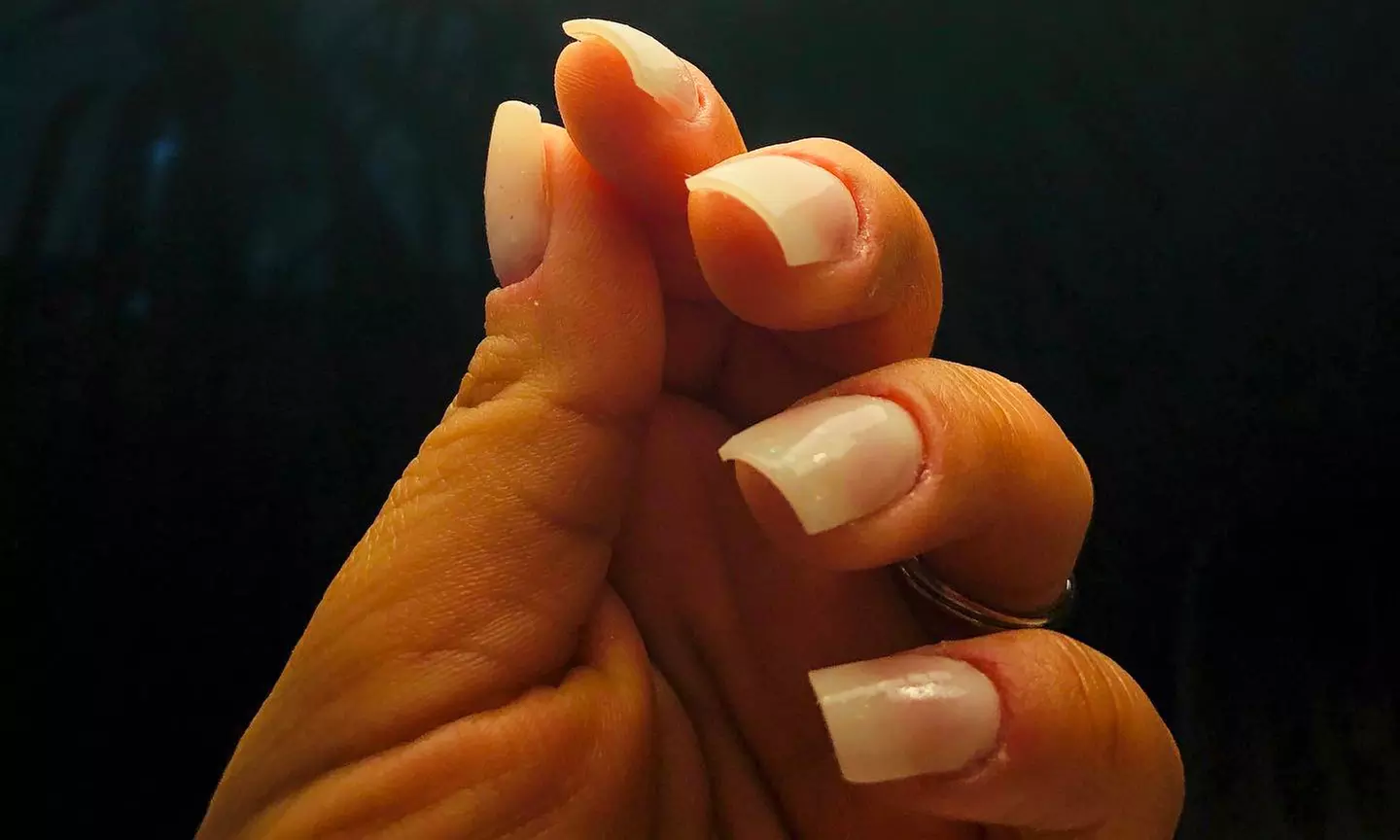 Winter-Nägel für Zwei: klassische Maniküre mit Shellack & Handcreme