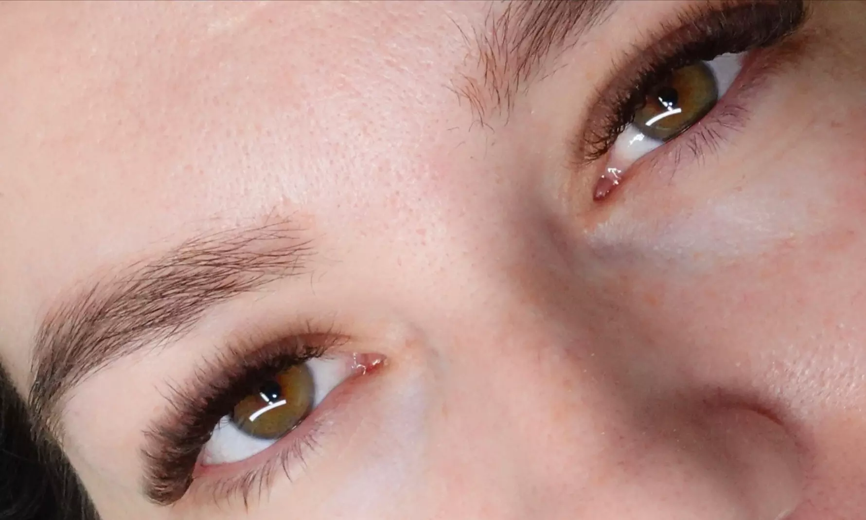 Classic or Volume Full Set Lashes for Natural or Bold Glam Look 