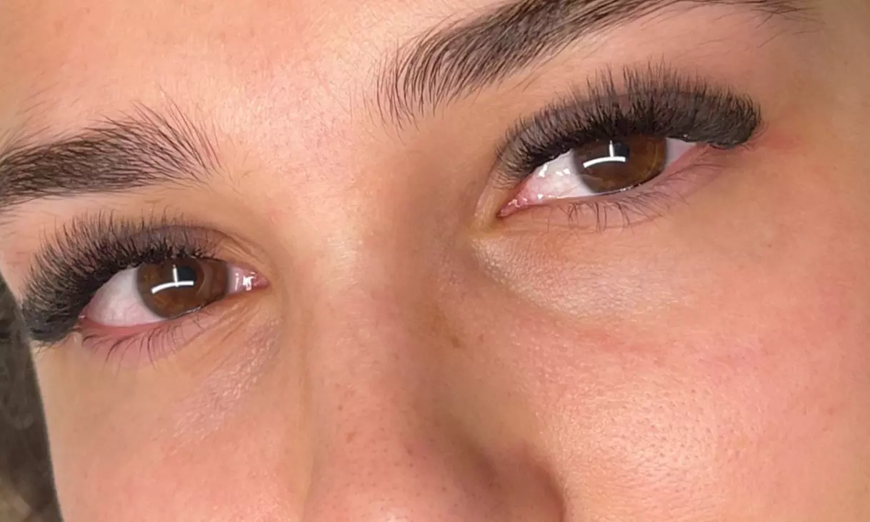 Classic or Volume Full Set Lashes for Natural or Bold Glam Look 