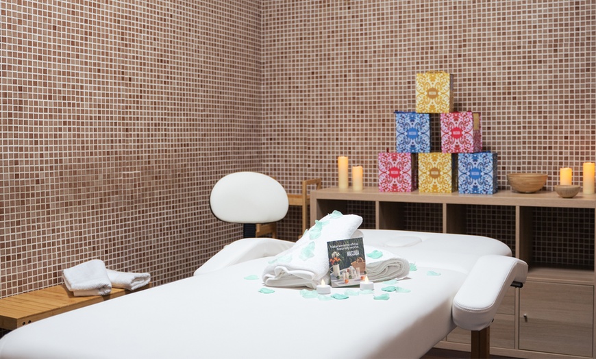 Image 13: Circuito termal para 1 o 2 personas con bañera o ducha vichy a elegir 