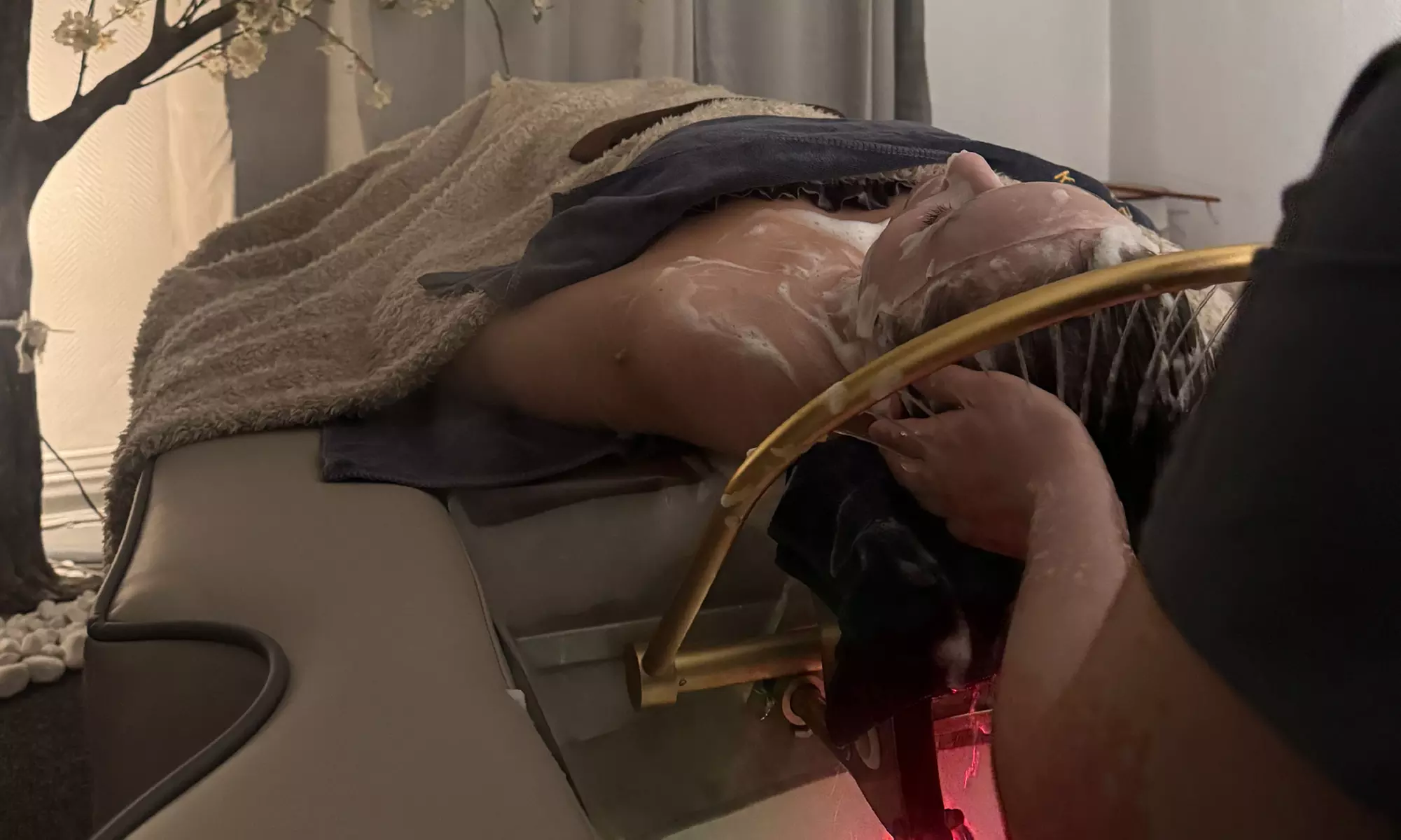 2 Std. Head Spa inkl. Kopf-, Nacken- & Schulter-Massage für 1-2 Pers.