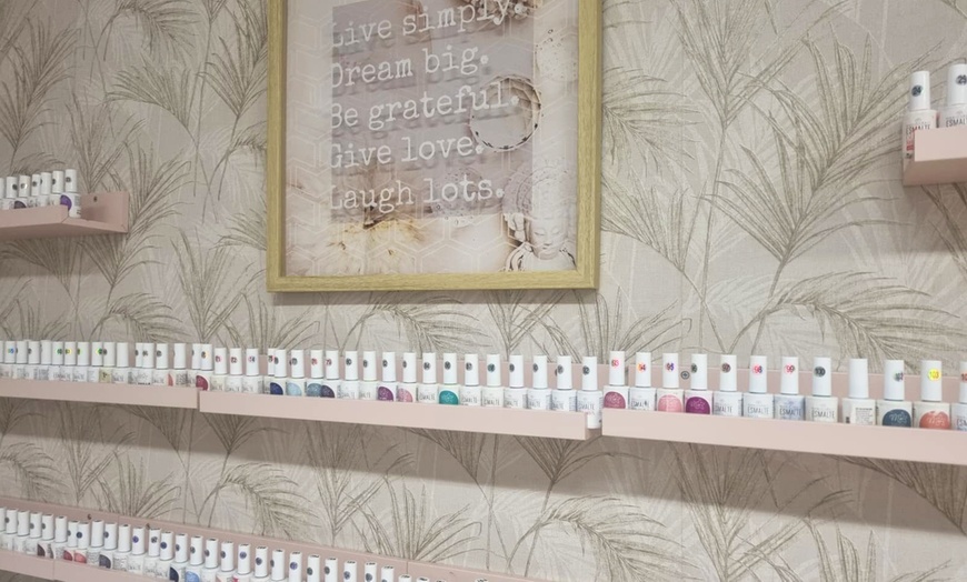 Image 14: Manicura o pedicura exprés con esmaltado normal o permanente