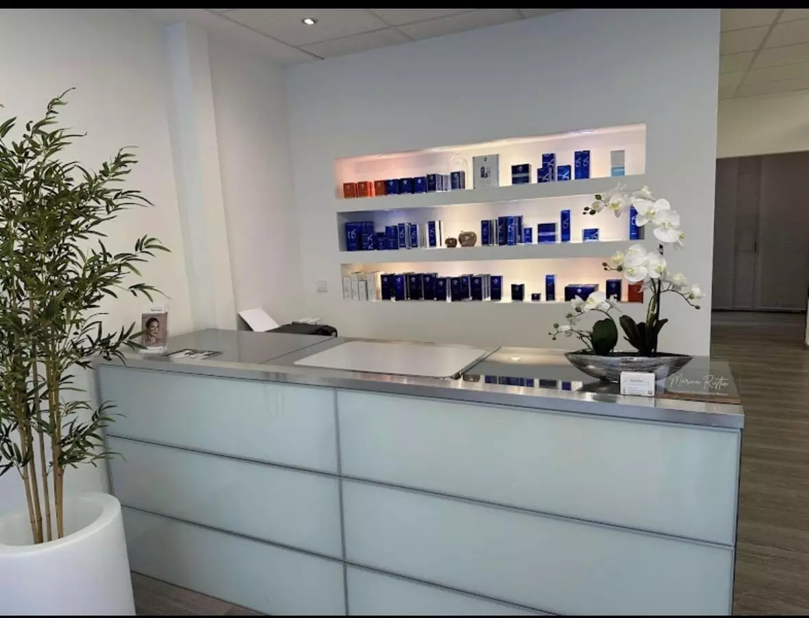 Lashlifting und / oder Browlifting mit Färben und Zupfen für 1 Person