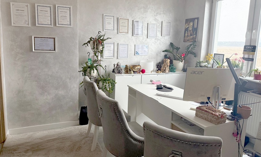 Image 3: Odkryj specjalistyczne masaże twarzy i ciała, akupunkturę i więcej