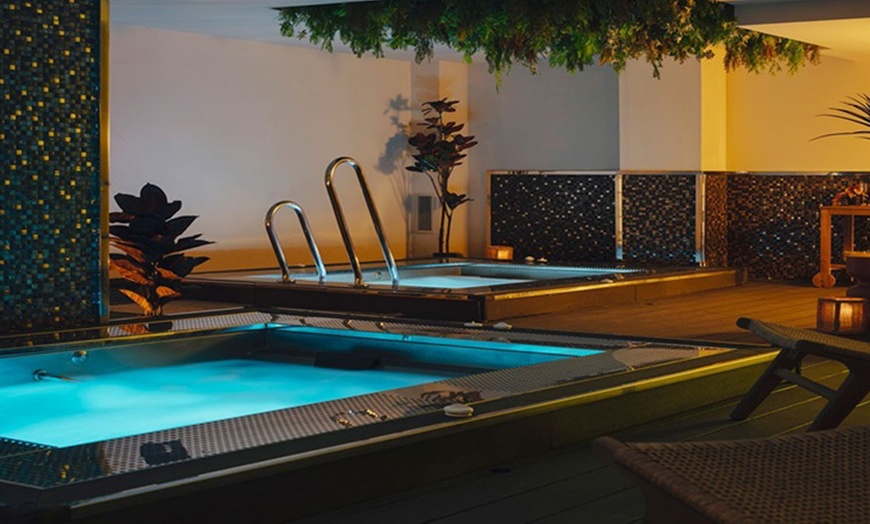 Image 3: Circuito termal con recorrido libre de 60’ con agua, té o infusiones